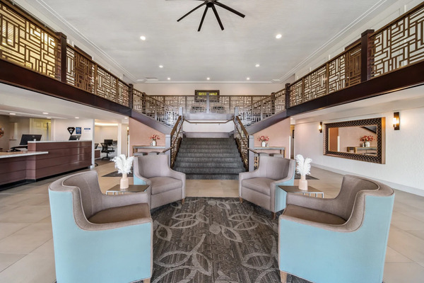 Best Western Plus - Hilltop Inn