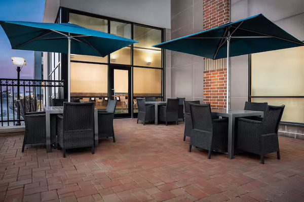 Hampton Inn & Suites Omaha-Downtown