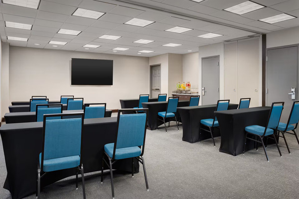 Hampton Inn & Suites Omaha-Downtown