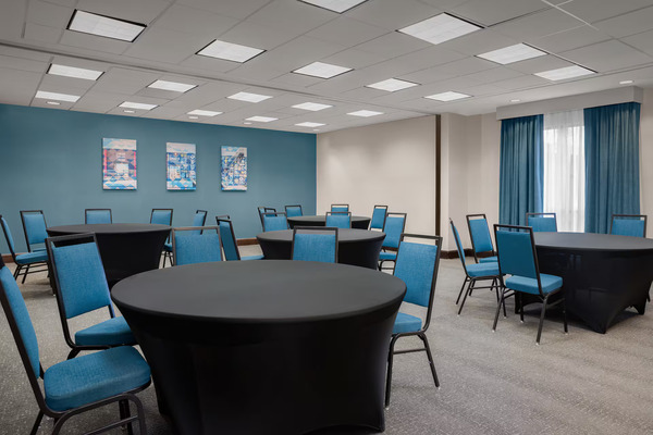 Hampton Inn & Suites Omaha-Downtown