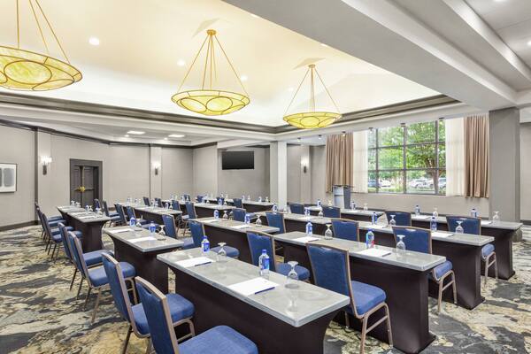 DoubleTree by Hilton Hotel Jackson