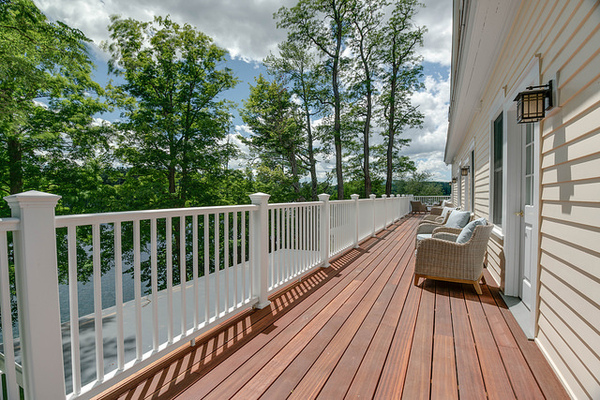 The Lakehouse Inn