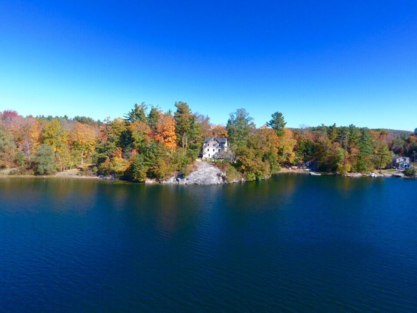 The Lakehouse Inn