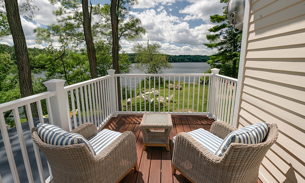 The Lakehouse Inn