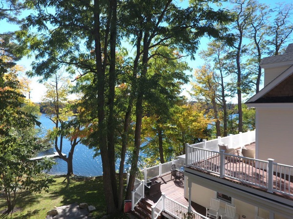 The Lakehouse Inn