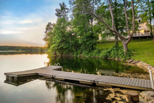 The Lakehouse Inn
