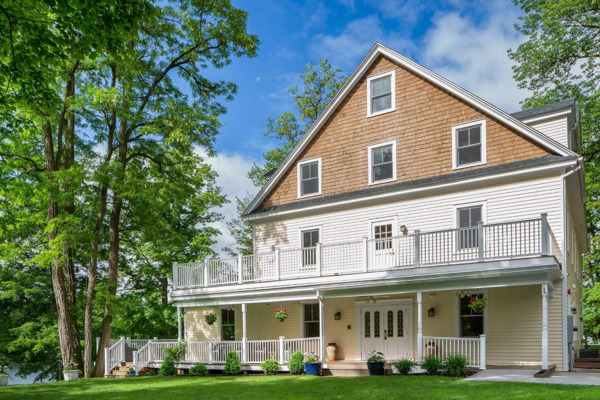 The Lakehouse Inn