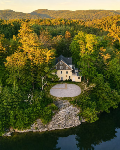 The Lakehouse Inn