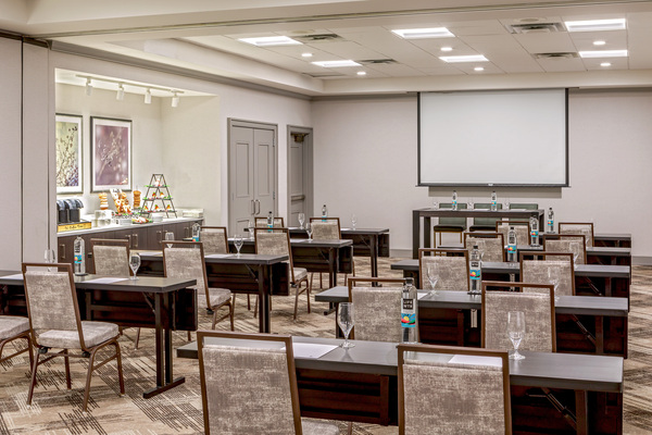 DoubleTree by Hilton Boston Logan Airport Chelsea