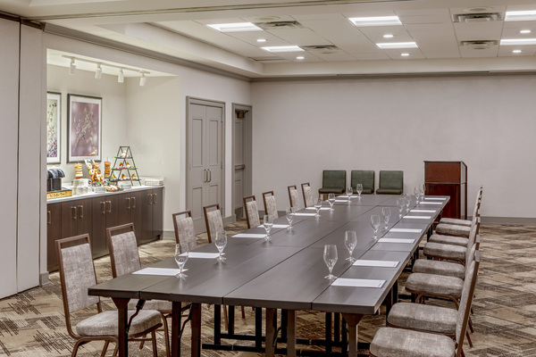 DoubleTree by Hilton Boston Logan Airport Chelsea