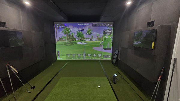 Swingbox Mobile Golf Sim and Lounge
