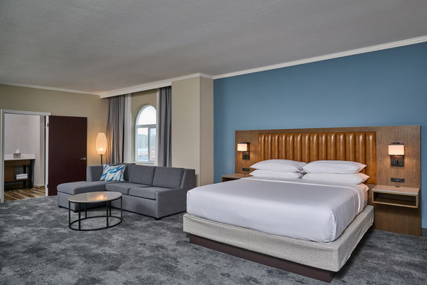 DoubleTree by Hilton Chatsworth