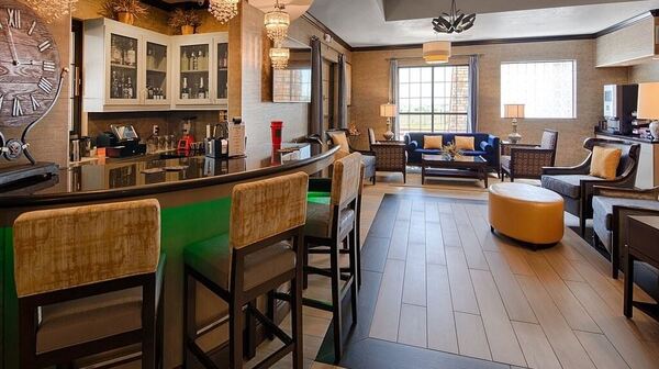 Best Western Plus - Emerald Inn & Suites