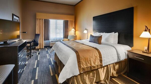 Best Western Plus - Emerald Inn & Suites