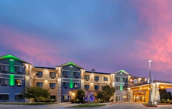 Best Western Plus - Emerald Inn & Suites