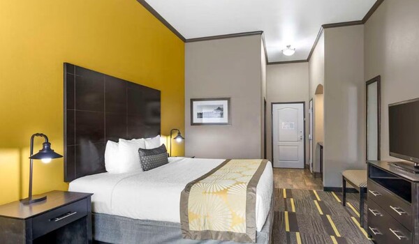 Best Western Plus - Emerald Inn & Suites