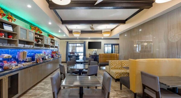 Best Western Plus - Emerald Inn & Suites
