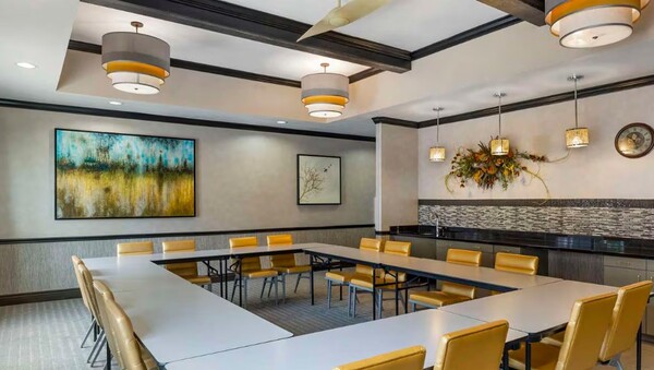 Best Western Plus - Emerald Inn & Suites