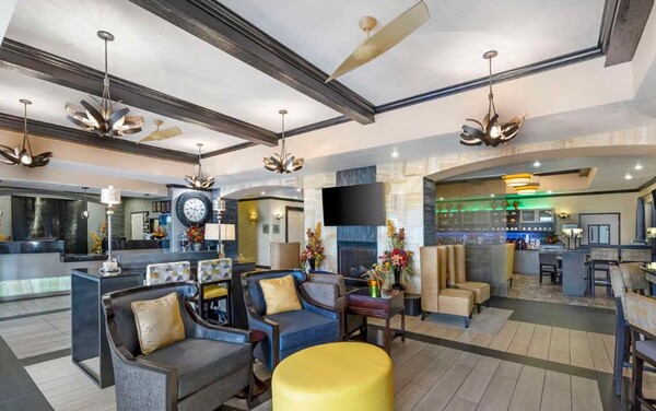 Best Western Plus - Emerald Inn & Suites