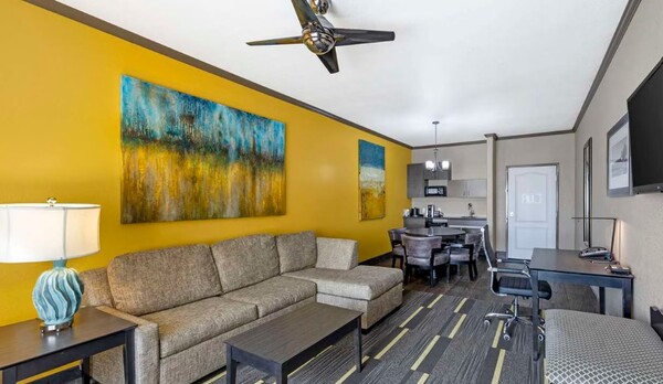 Best Western Plus - Emerald Inn & Suites
