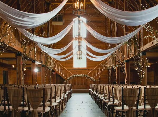Stonebreaker Hotel & Barn