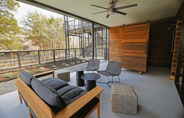 Stonebreaker Hotel & Barn