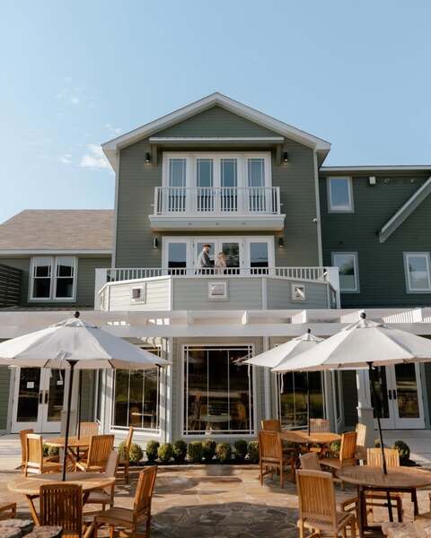 Stonebreaker Hotel & Barn