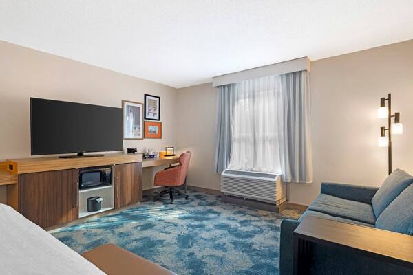 Hampton Inn & Suites Plymouth