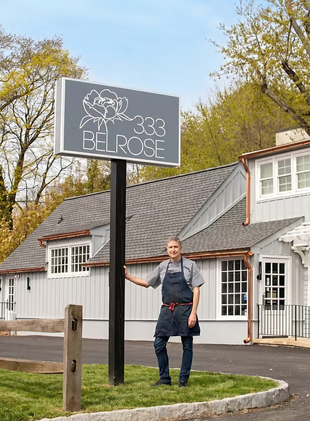 333 Belrose Bar & Grill