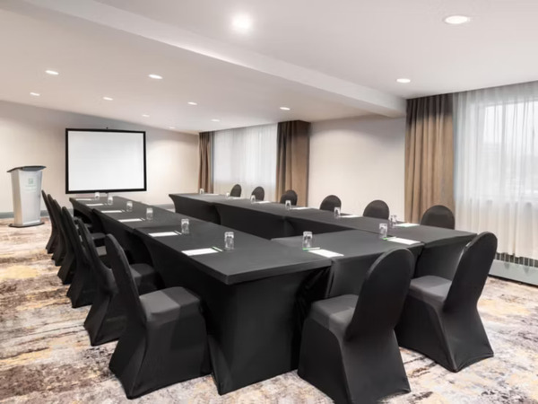Holiday Inn Toronto Airport East
