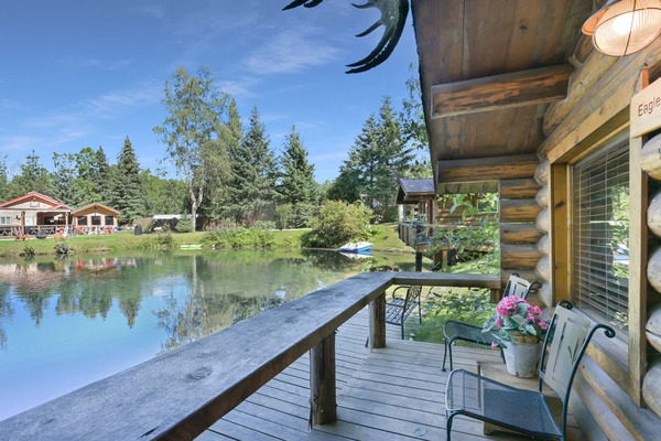Hope Alaska's Bear Creek Lodge