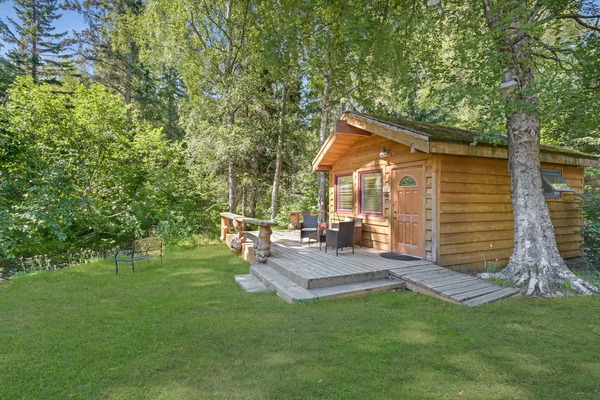 Hope Alaska's Bear Creek Lodge