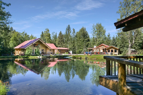 Hope Alaska's Bear Creek Lodge