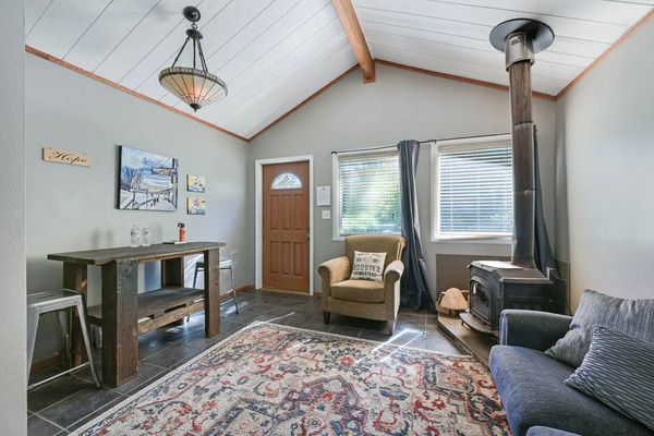 Hope Alaska's Bear Creek Lodge