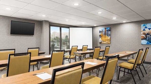 Hampton Inn & Suites Kansas City - Airport
