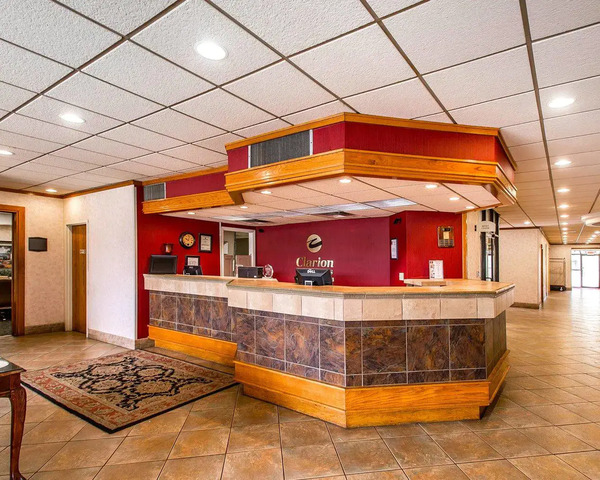 Clarion Inn & Suites Dothan South