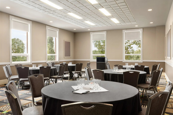 Grand Hotel And Conference Centre Calgary