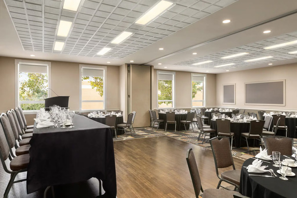 Grand Hotel And Conference Centre Calgary