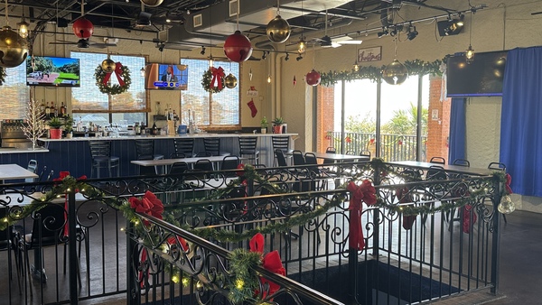Puddle Jumpers Lakeside Grill & Bar