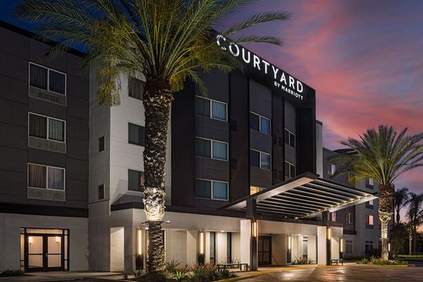 Courtyard Anaheim Resort Convention Center