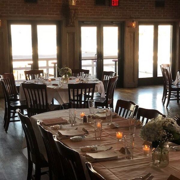 Louies Oyster Bar & Grille