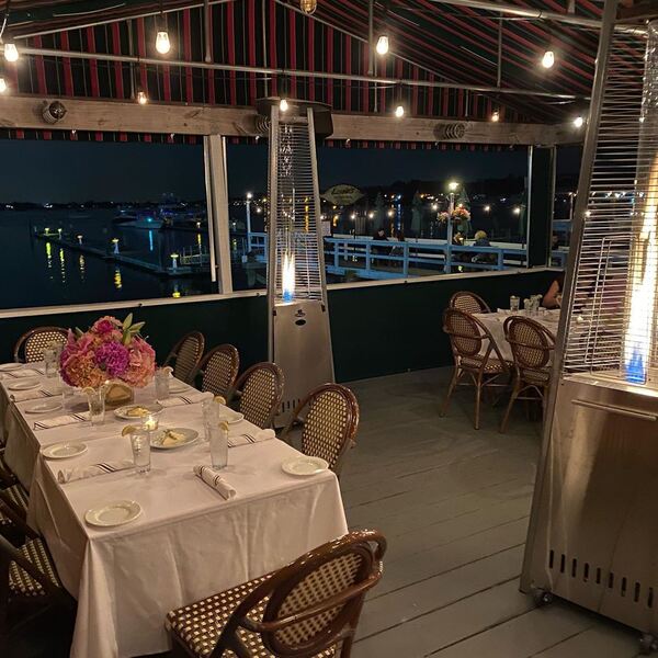 Louies Oyster Bar & Grille