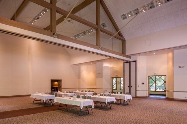 New Harmony Inn