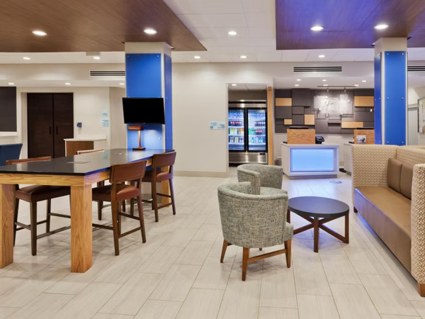 Holiday Inn Express & Suites in Fayetteville