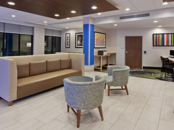 Holiday Inn Express & Suites in Fayetteville