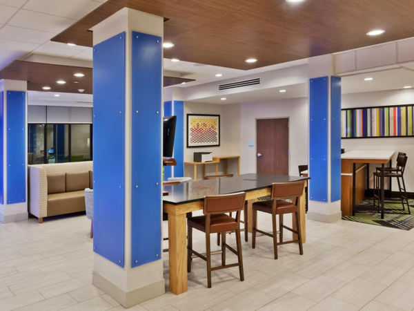 Holiday Inn Express & Suites in Fayetteville