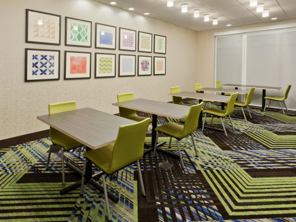 Holiday Inn Express & Suites in Fayetteville