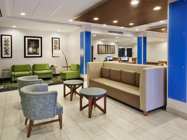 Holiday Inn Express & Suites in Fayetteville