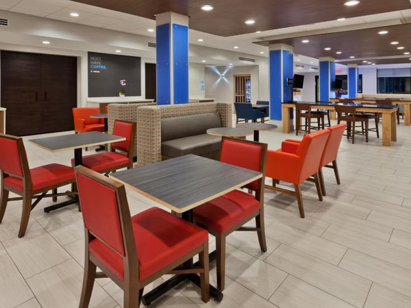 Holiday Inn Express & Suites in Fayetteville