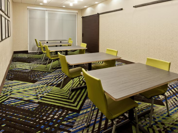 Holiday Inn Express & Suites in Fayetteville
